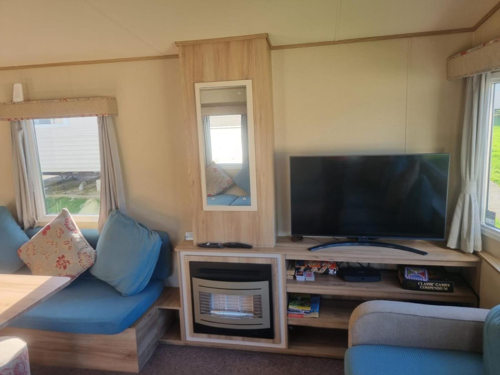 Newquay Bay Porth Caravan - 6 Berth Eksteriør billede