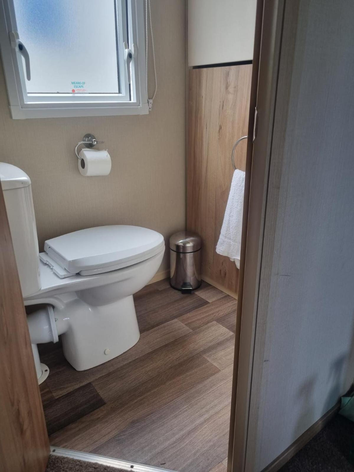 Newquay Bay Porth Caravan - 6 Berth Eksteriør billede